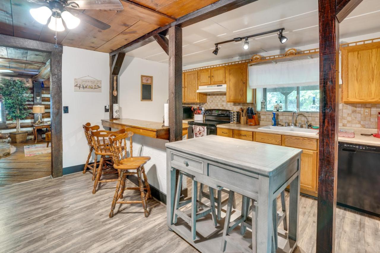 French Lick Getaway With Deck, Grill And Fire Pit! Villa ภายนอก รูปภาพ