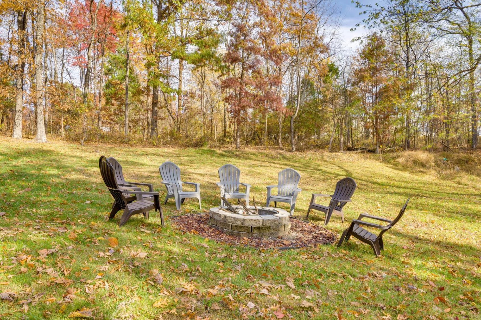 French Lick Getaway With Deck, Grill And Fire Pit! Villa ภายนอก รูปภาพ