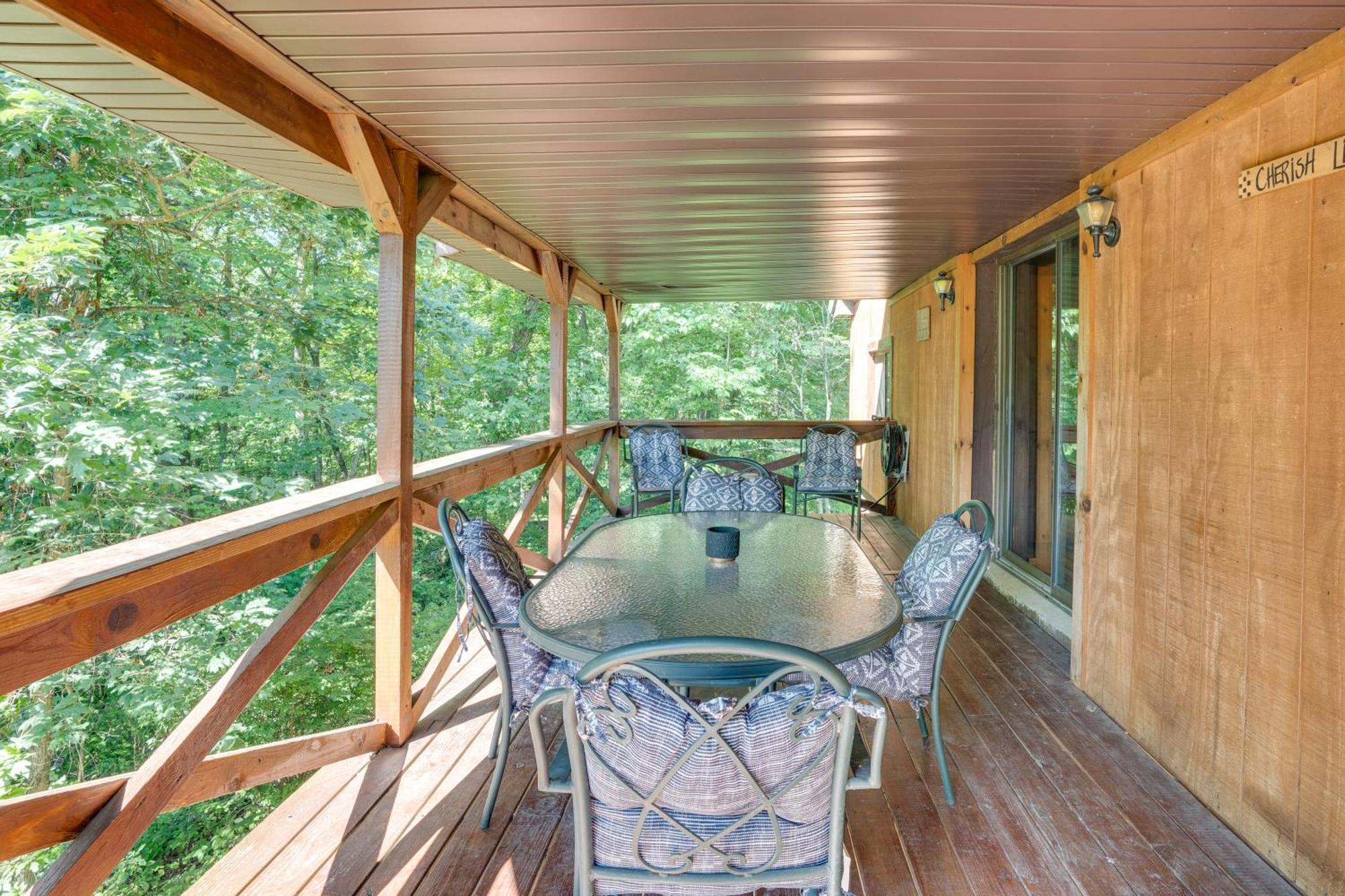 French Lick Getaway With Deck, Grill And Fire Pit! Villa ภายนอก รูปภาพ